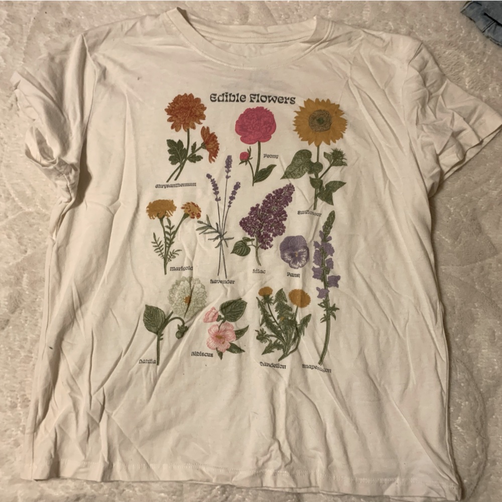 XL. White and more. Brand: Mighty Fine. short sleeve tee